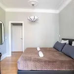 New Charming In Center