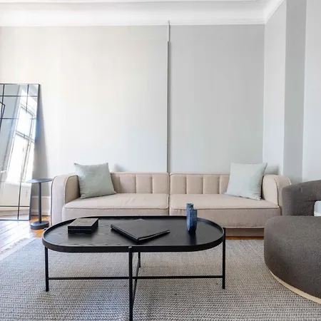 New Charming In Center Apartmán *